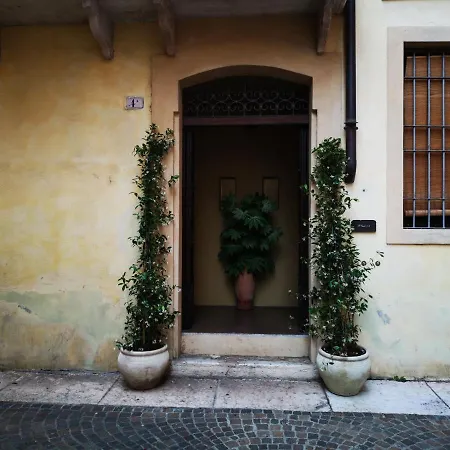Apartment Il Garbo And Verona